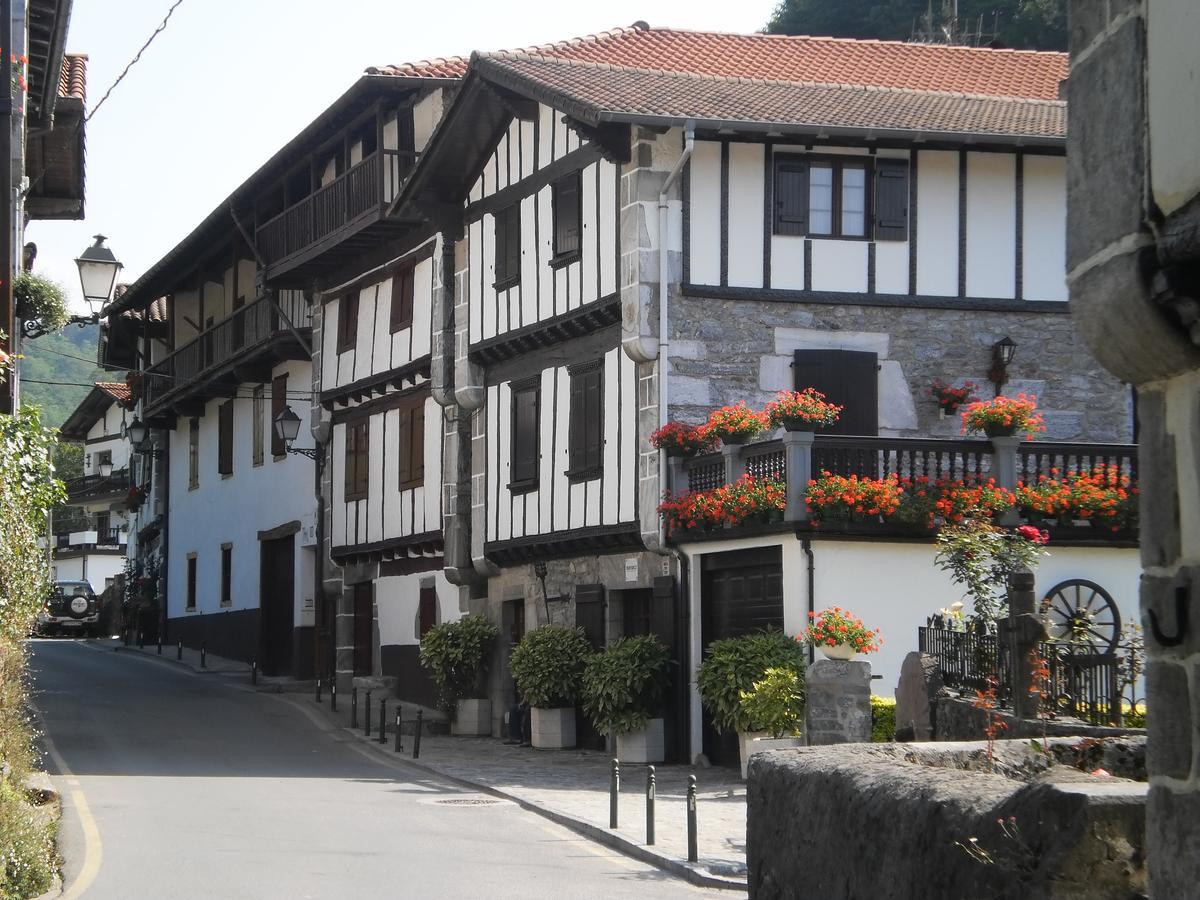 Larraenea Bed And Breakfast Лесака Экстерьер фото